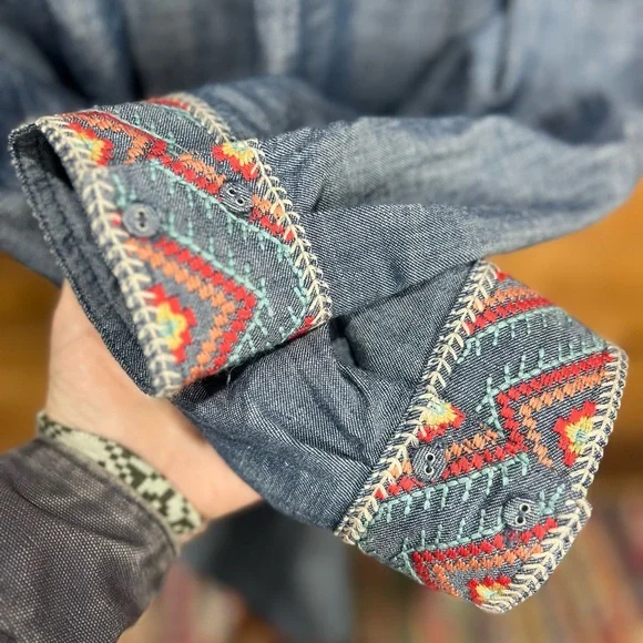 Johnny Was Zipup Shirt Tunic Denim Blue Embroidered Floral Horse Equine Medium - Picture 7 of 12